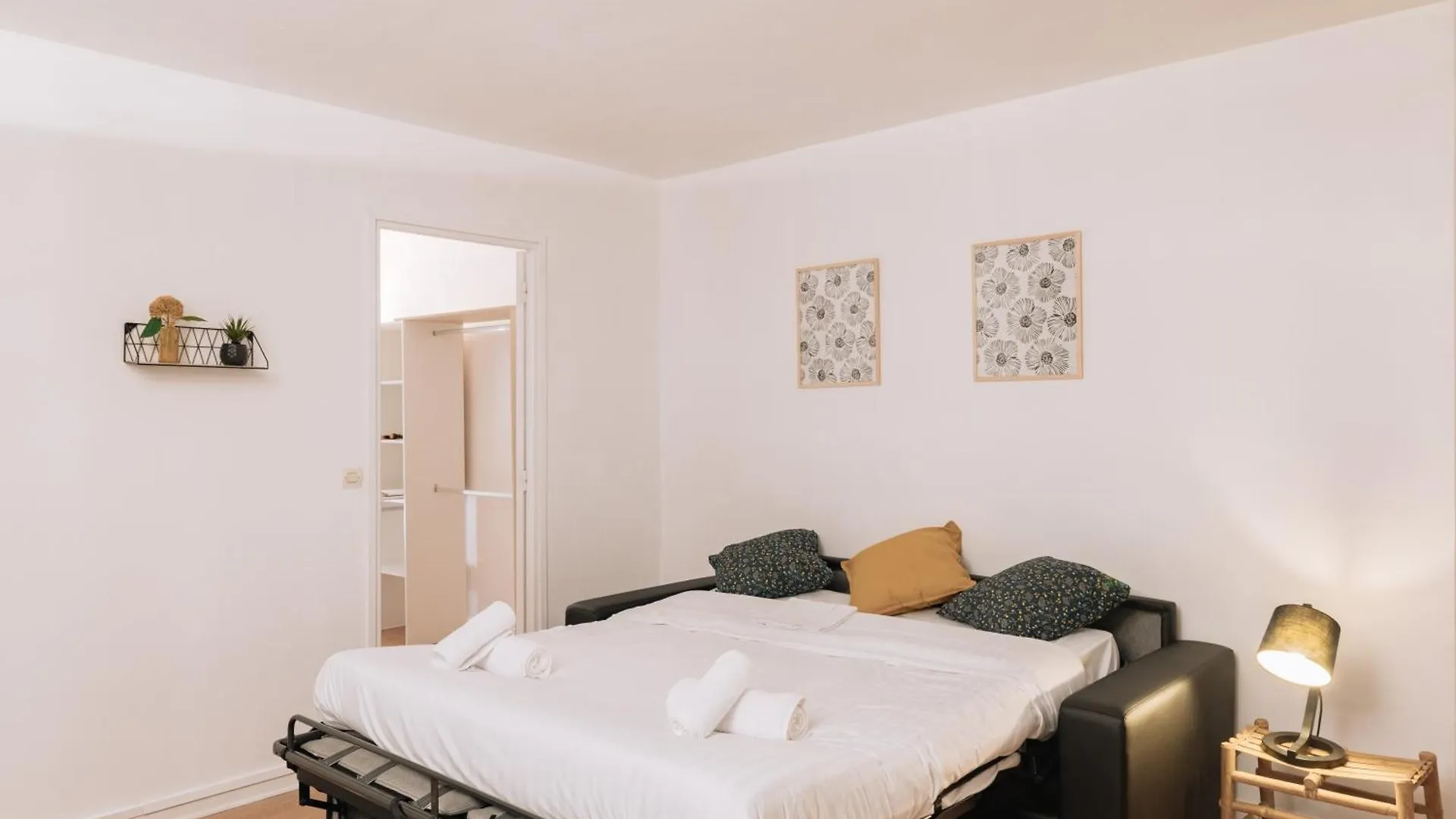 Contemporary 1bd Saint Lazare!